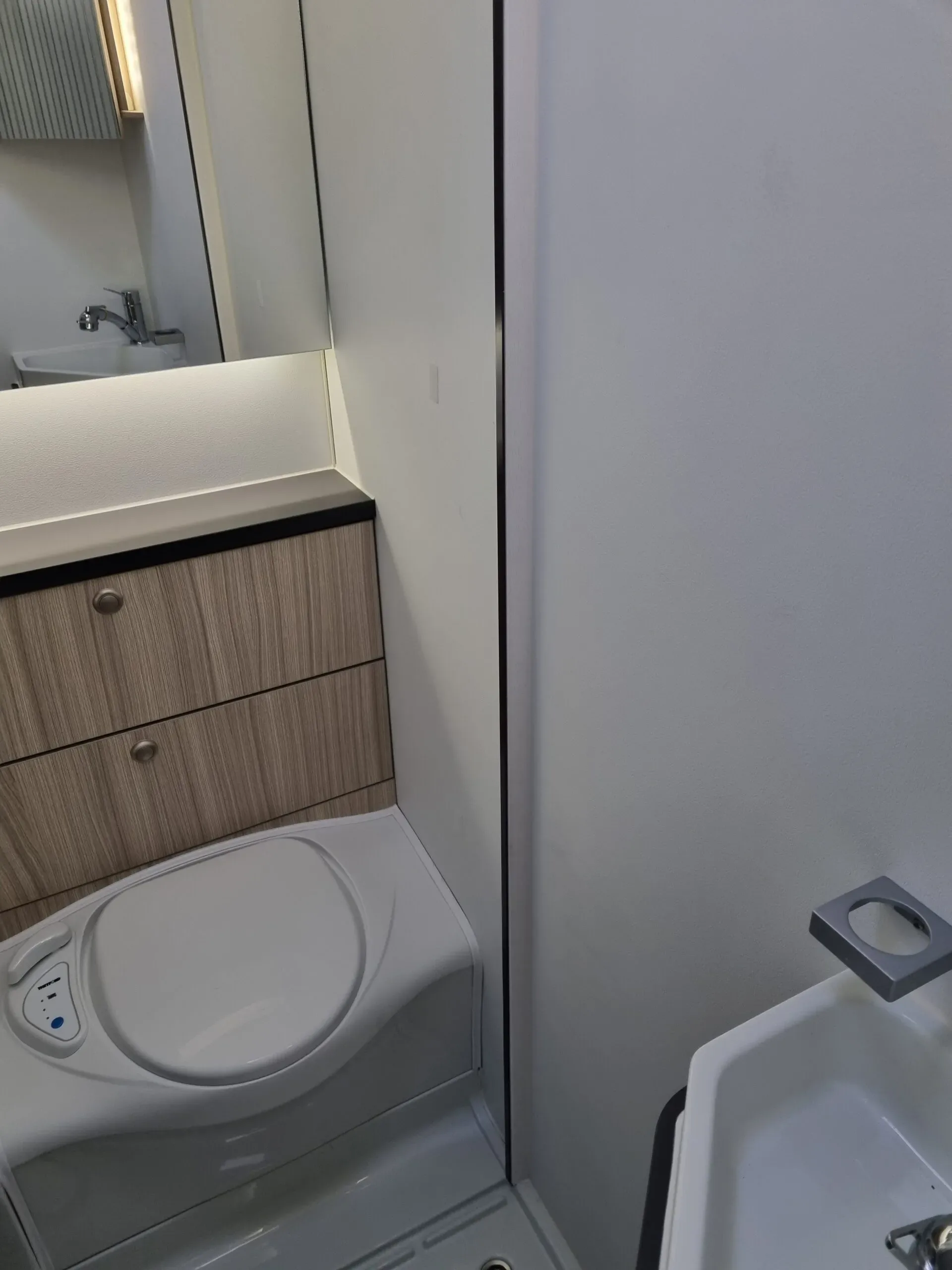 Sun Living S70DF – sanitarije