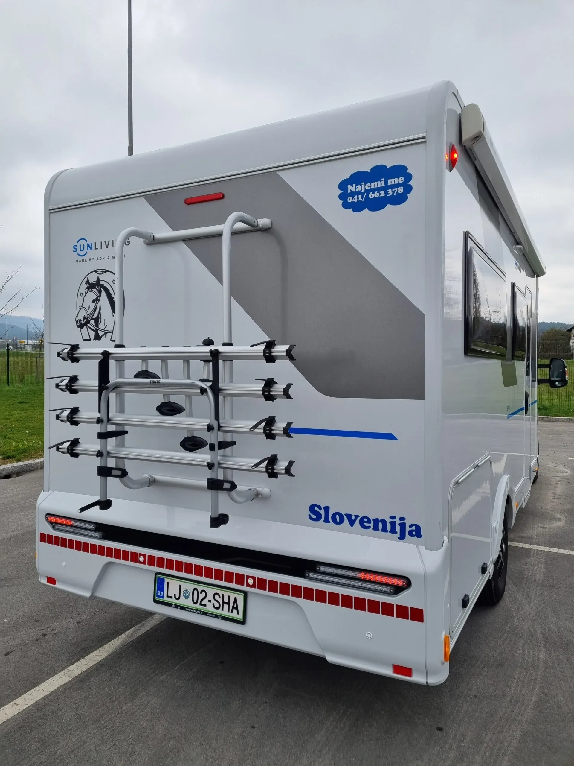 Sun Living S70DF – zadnji del z nosilcem